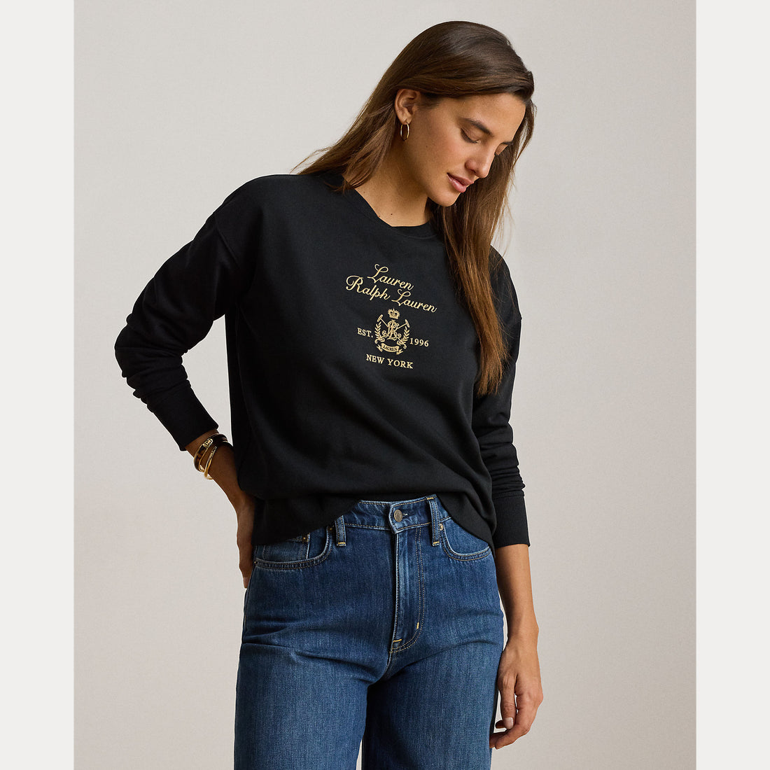 Maglione in spugna francese con stemma ricamato