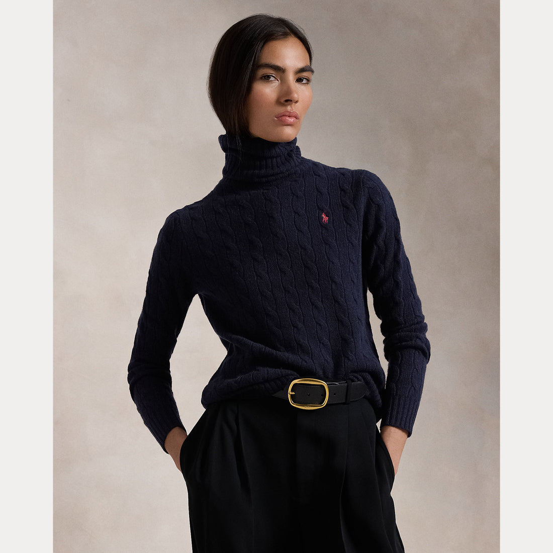Maglione a collo alto in lana e cashmere con trecce