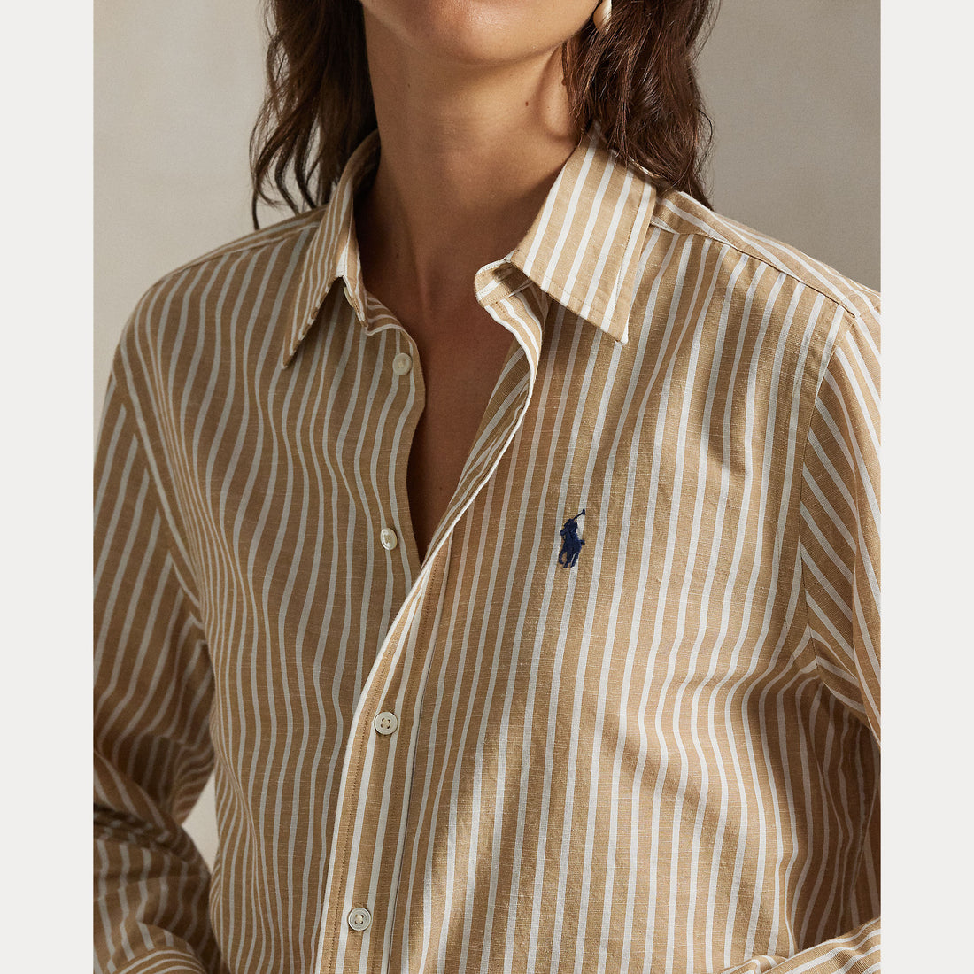 CAMICIA IN COTONE E LINO A RIGHE DAL VESTITO CLASSICO