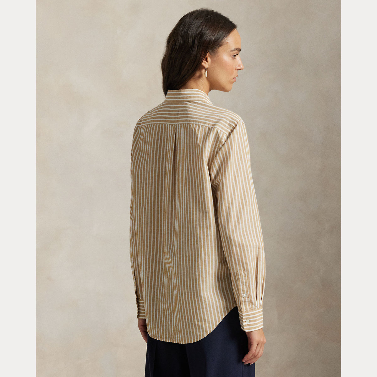 CAMICIA IN COTONE E LINO A RIGHE DAL VESTITO CLASSICO