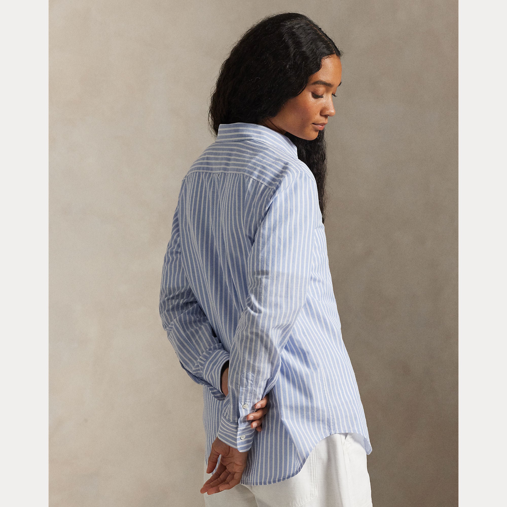 CAMICIA IN COTONE E LINO A RIGHE DAL VESTITO CLASSICO