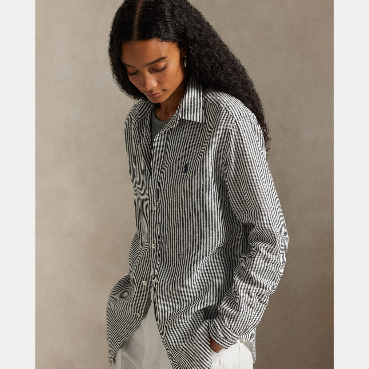 CAMICIA IN LINO A RIGHE DAL VESTIBILITÀ CLASSICA