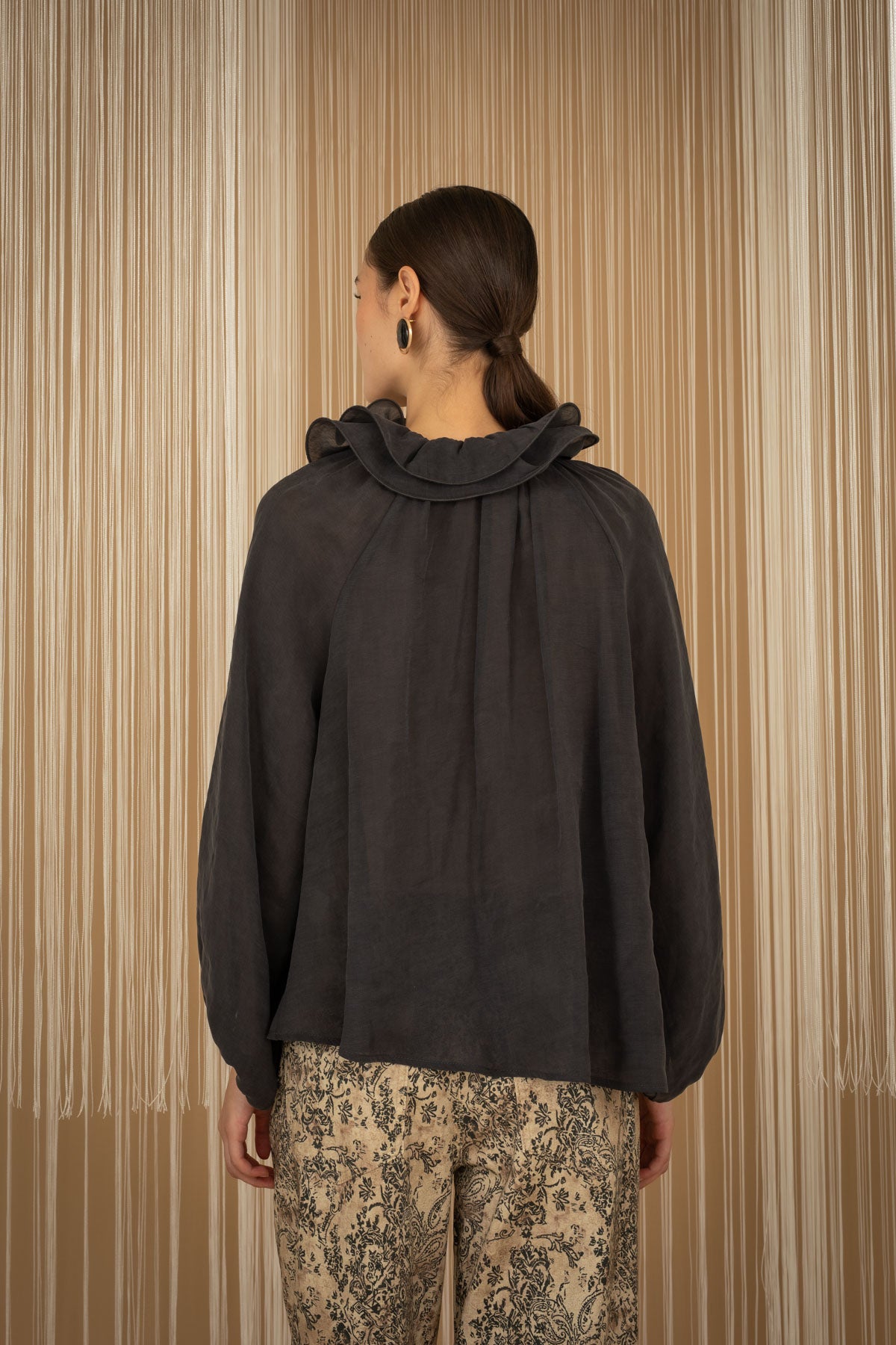 Camicia arriccio/volant sul davanti