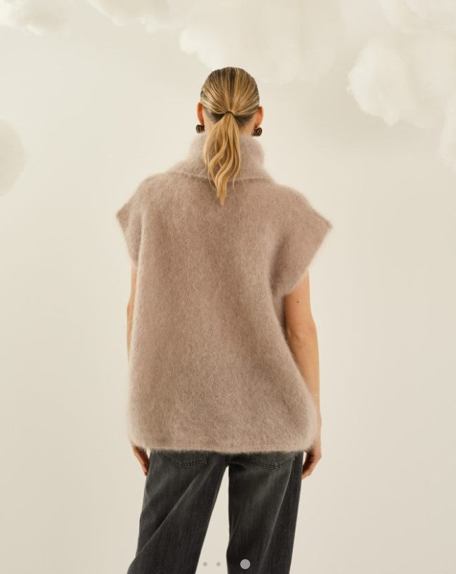Maglia in mohair con collo a cratere