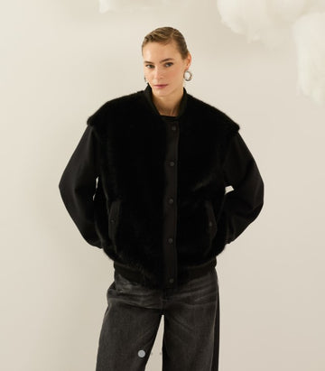 Bomber in ecopelliccia con maniche in panno