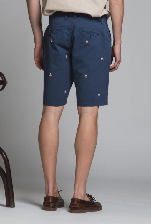 REY STILL CHINO SHORT IN TWILL CON RICAMO