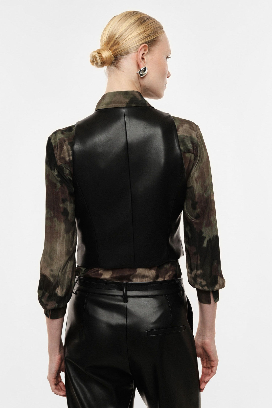 Gilet monopetto con bottoni rivestiti