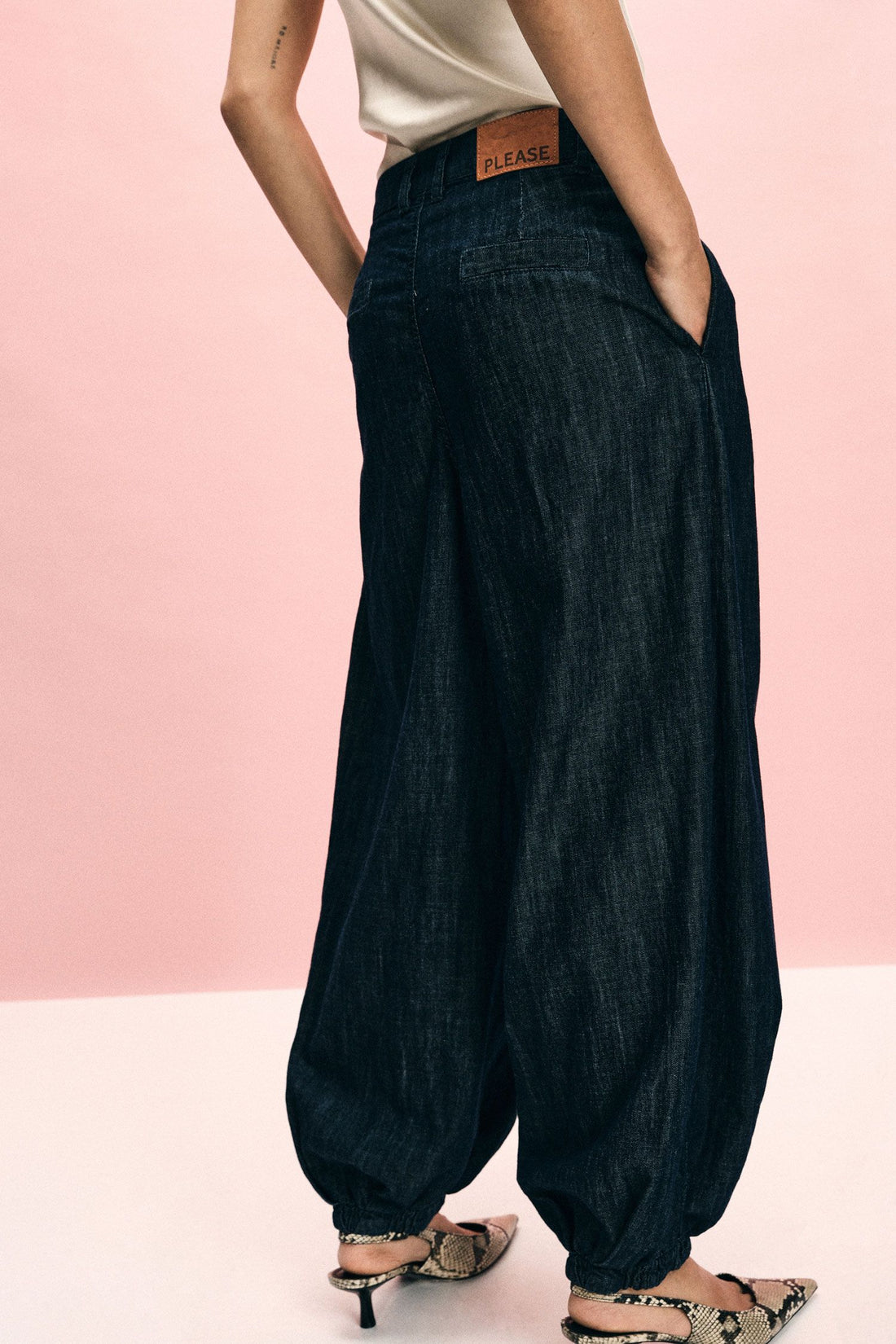 Jeans scuri baloon fit con fondo elastico