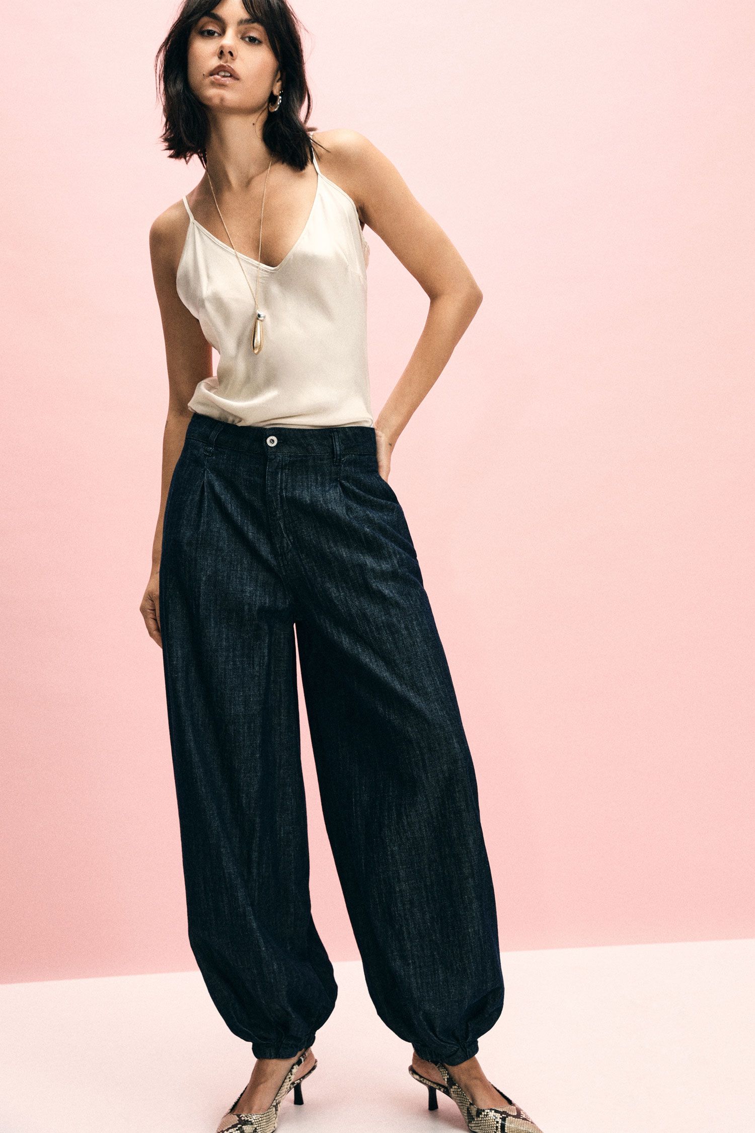 Jeans scuri baloon fit con fondo elastico