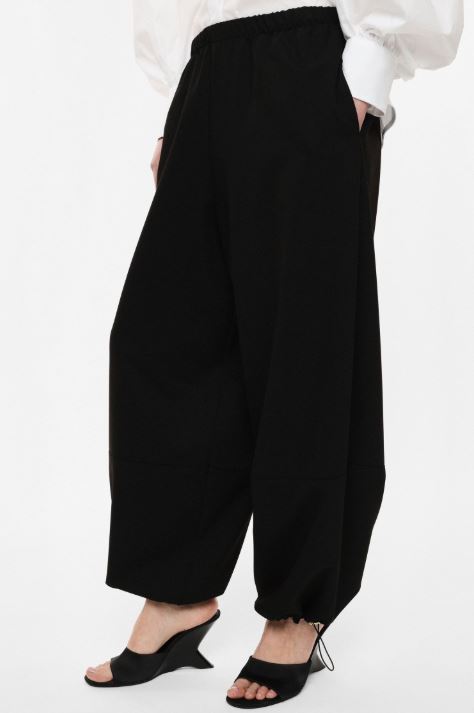 Pantaloni ampi con coulisse al fondo