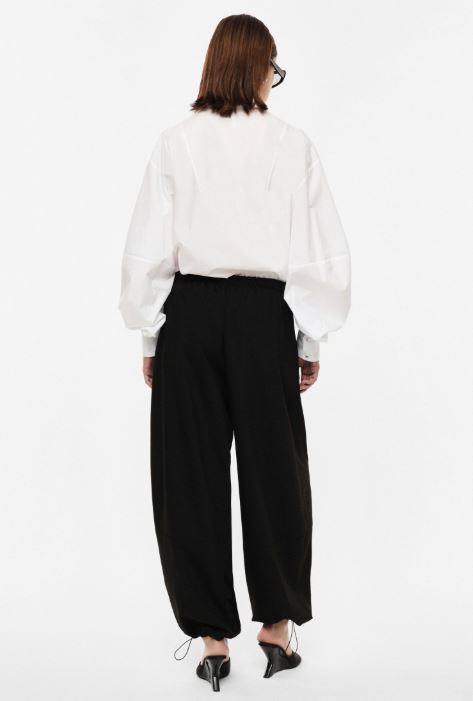 Pantaloni ampi con coulisse al fondo