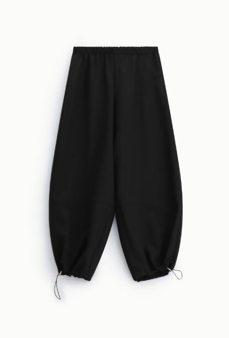 Pantaloni ampi con coulisse al fondo